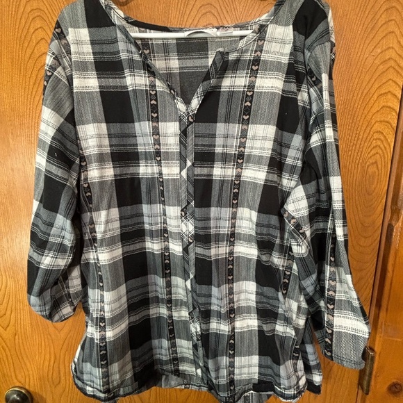 Black and White 3/4 Sleeve Relaxed Button Down Blouse - Picture 1 of 5